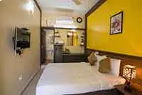 Spacious airport hotel room Nedumbassery