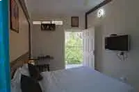 Deluxe room with work desk Kochi hotel